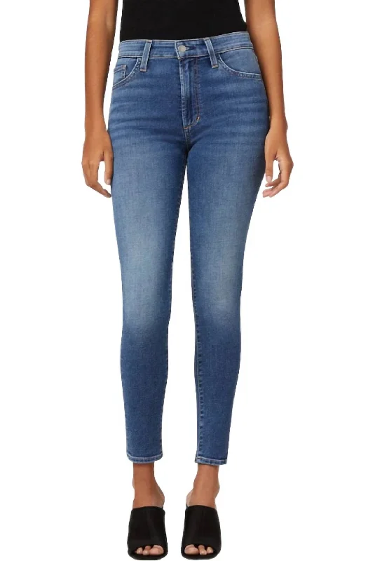 Button - fly women jeans with a traditional touchCharlie Skinny Jeans In Trace