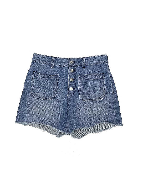 Plus Size Women's Denim Shorts with Embroidered Flowers in Light Blue for a Feminine TouchHigh-Rise Denim Shorts in Light Wash