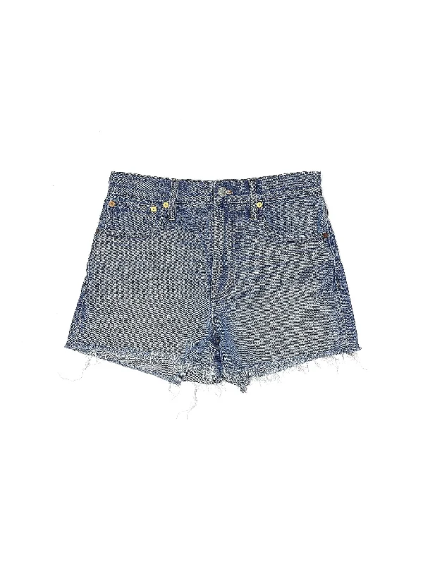 Plus Size Women's Denim Shorts with Embroidered Flowers in Light Blue for a Feminine TouchHigh-Rise Denim Shorts in Light Wash