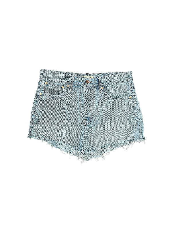 Plus Size Women's Elastic Waistband Linen Shorts in Navy Blue for a Comfortable Everyday OptionHigh-Rise Denim Shorts in Light Wash