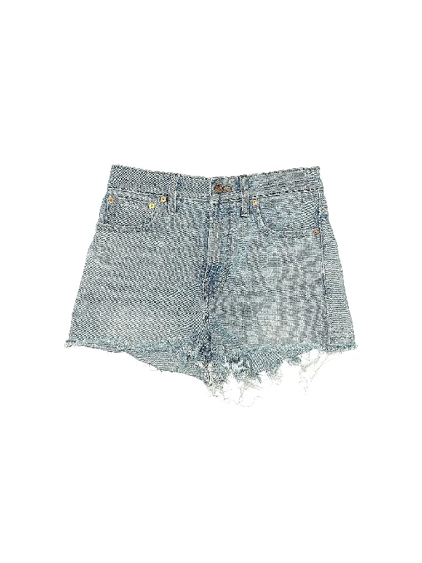 Plus Size Women's Elastic Waistband Linen Shorts in Navy Blue for a Comfortable Everyday OptionHigh-Rise Denim Shorts in Light Wash