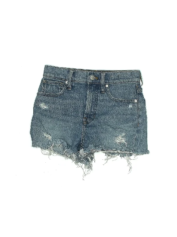 Plus Size Women's Elastic Waistband Linen Shorts in Navy Blue for a Comfortable Everyday OptionLow-Rise Denim Shorts in Light Wash