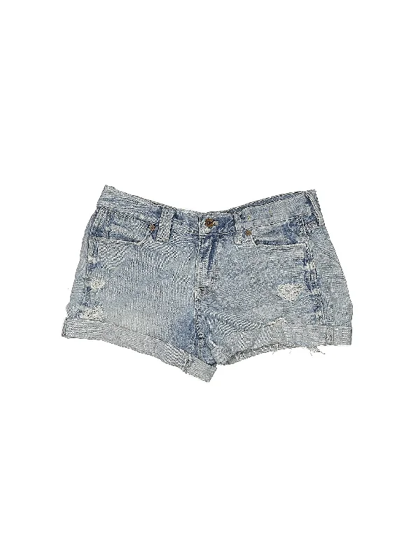 Women's Leather - Look Faux Leather Shorts in Black for an Edgy and Bold AppearanceLow-Rise Denim Shorts in Light Wash