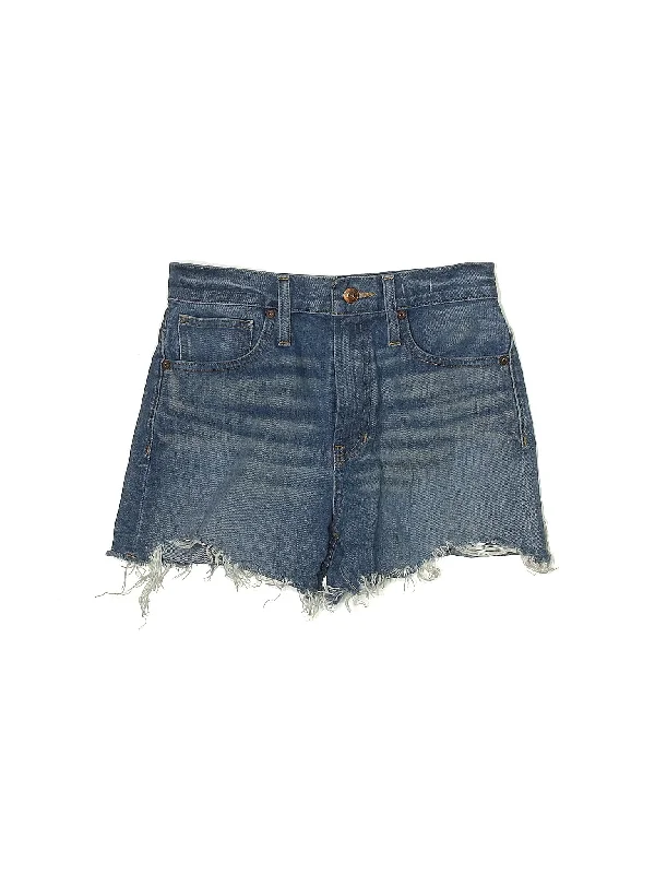 Plus Size Women's Elastic Waistband Linen Shorts in Navy Blue for a Comfortable Everyday OptionMid-Rise Denim Shorts in Light Wash