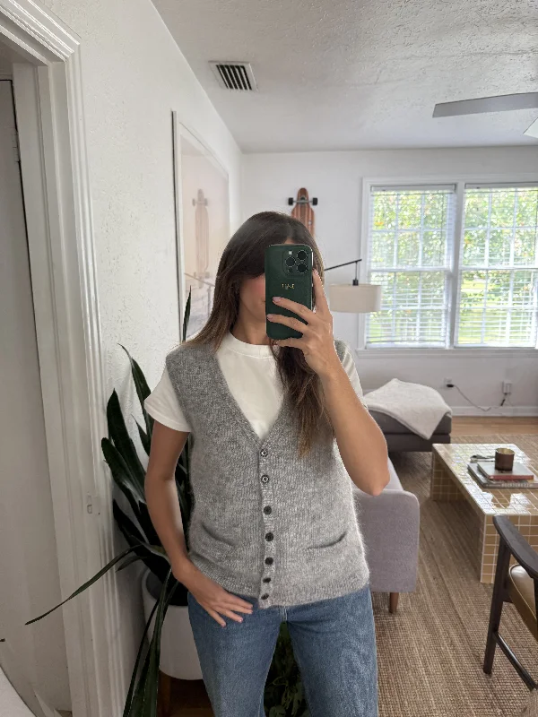 ribbed women cardigan with a classic textureFRNCH Kiara Grey Wool Knit Buttoned Vest Top