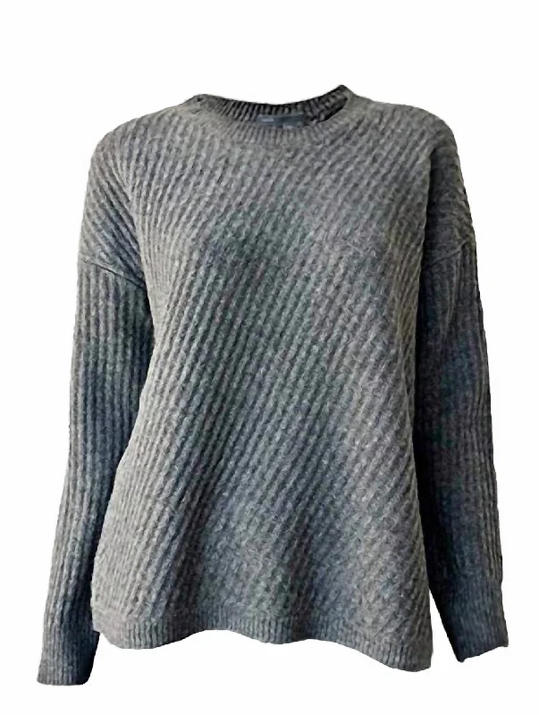 Sleeveless Women's Silk Blend Sweater Dresses for a Sophisticated LookWomen Side Slit Crew Neck Wool Knit Sweater In Gray