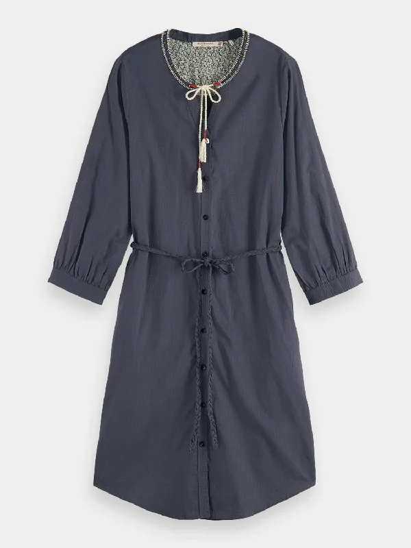 Mini Women Dress with a Short Hem for a Young and Trendy StyleBeaded collar shirt dress