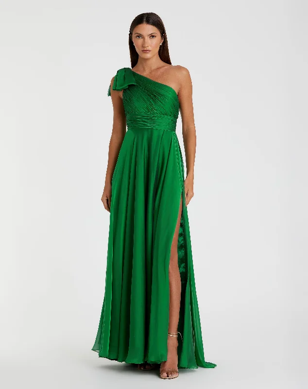 Halter Neck Women Dress to Show Off the Shoulders and NecklineGreen Pleated One Shoulder Chiffon Gown