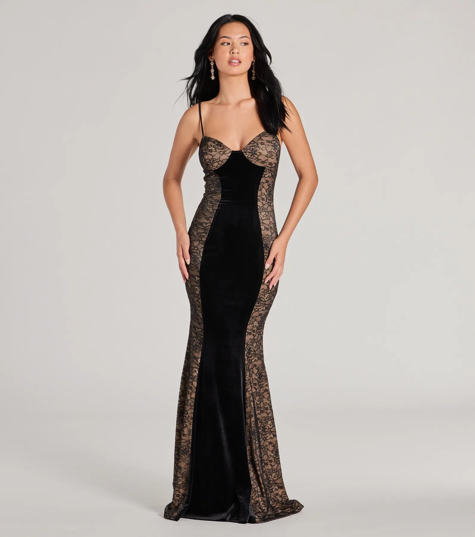 Lace - Embellished Women Dress for an Elegant and Sophisticated AppearanceDahlia V-Neck Mermaid Lace Velvet Formal Dress