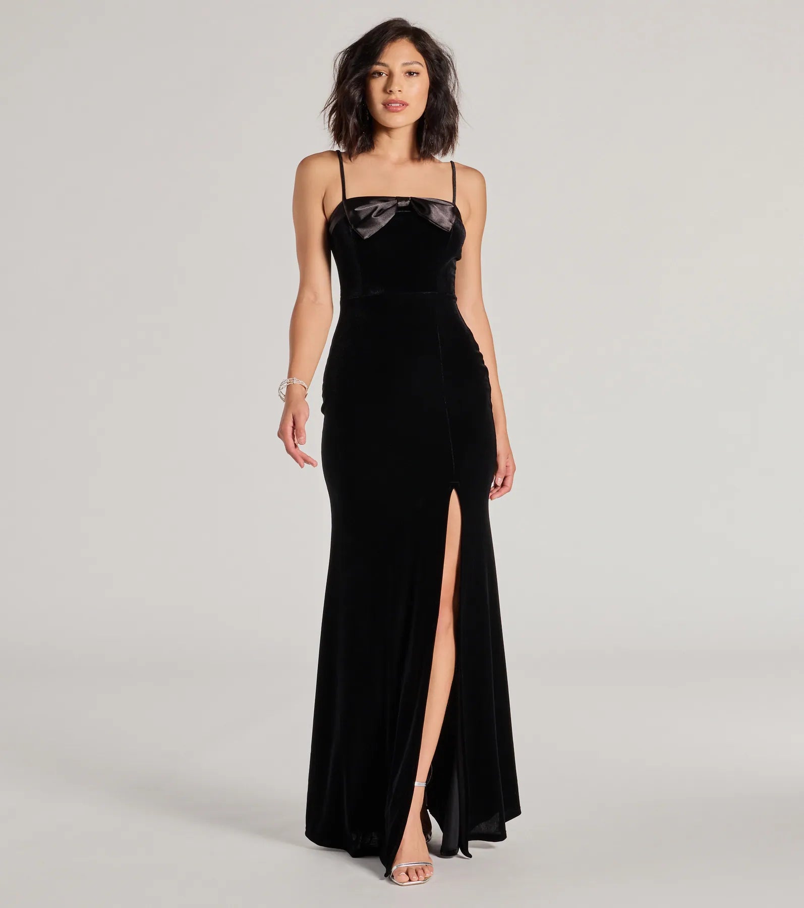 Halter Neck Women Dress to Show Off the Shoulders and NecklineGracie Velvet and Bow High Slit Mermaid Dress