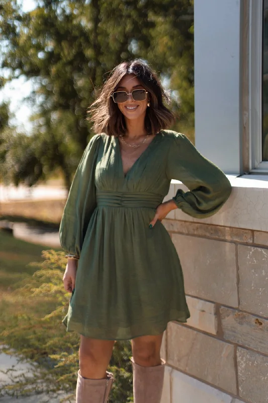 Mini Women Dress with a Short Hem for a Young and Trendy StyleVanessa Green Ruched Mini Dress