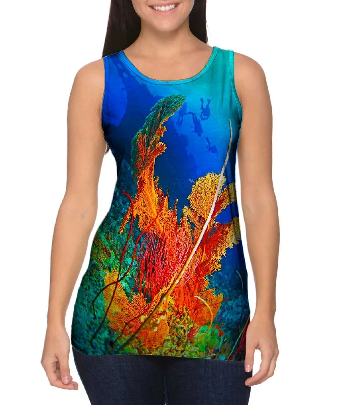 Plus Size Women's Ruffled Hem Tank Tops with Floral PrintsReef Forests Diving Underwater